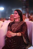 Janhvi Kapoor Steals the Show
